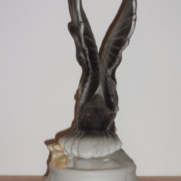 Vintage Bisque Ceramic/Porcelain Bald Eagle Standing On A Log Figurine Statue - Picture 10 of 13
